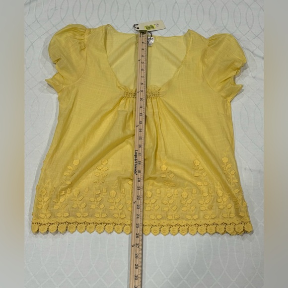 Women’s NWT MSSP Lightweight Yellow Top With Flower Detail On Bottom Size Large - Picture 8 of 9